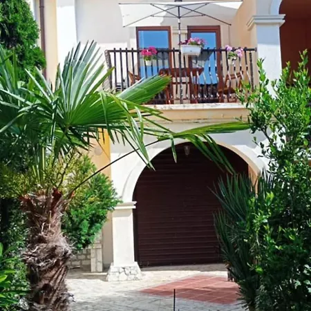 בית נופש 300m From Private Romana Royal Castle