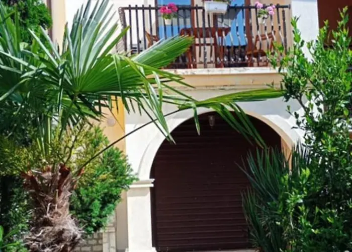 Holiday home 300m From Private Romana Royal Castle